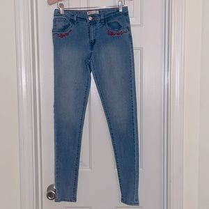 BIG GIRLS LOVE LEVIS SKINNY JEANS